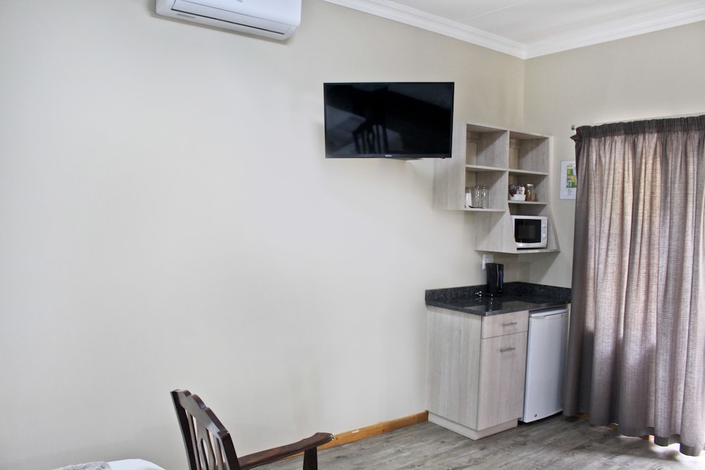 17 On Bird Guest House 28/50
