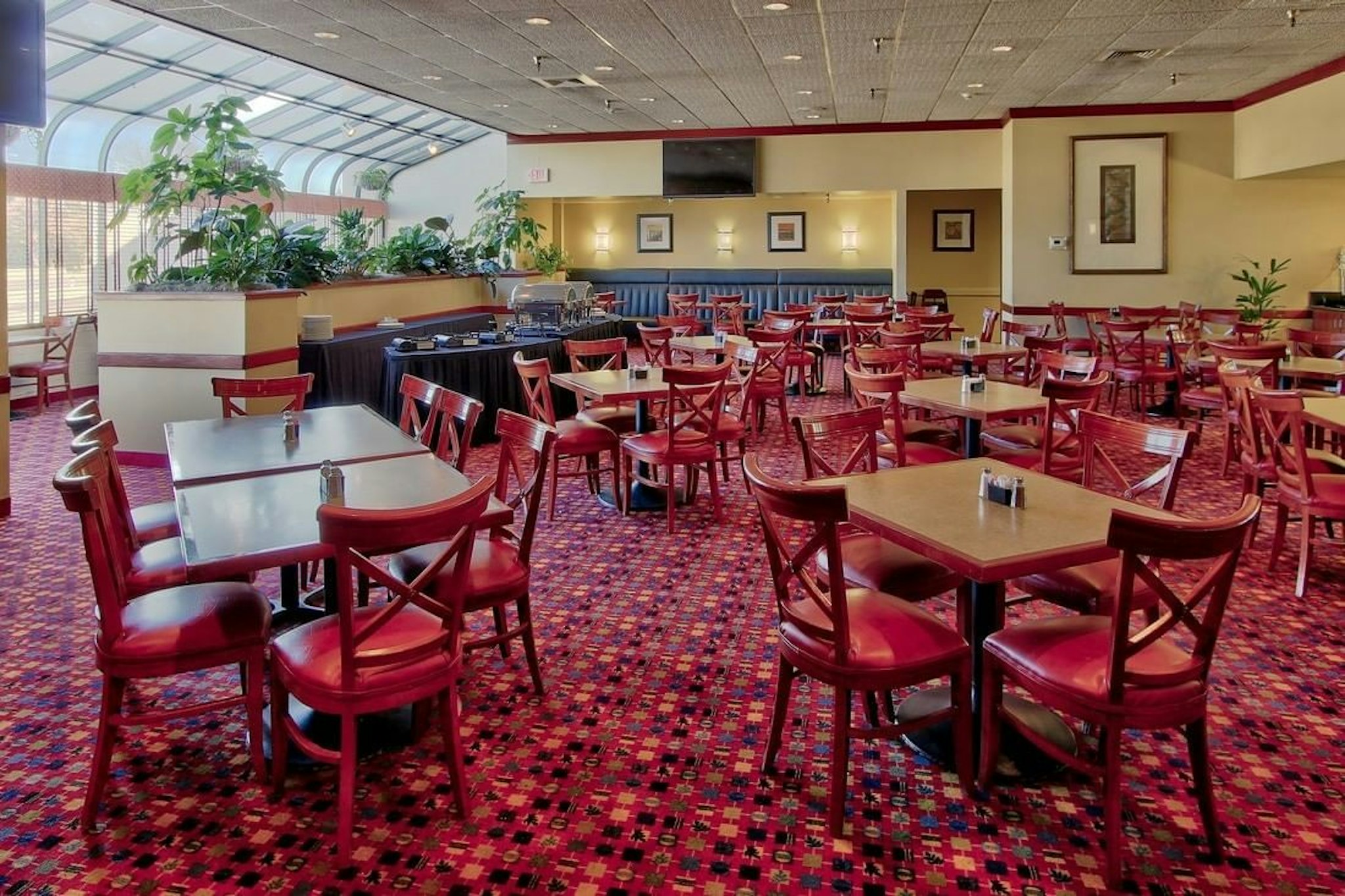 MCM Elegante Hotel & Suites 25/37