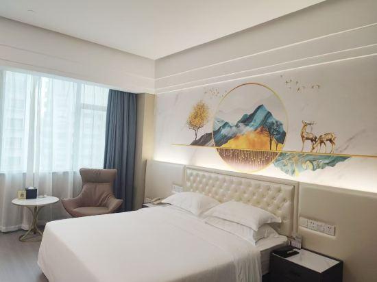 Room, Queen Bed, Courtyard View