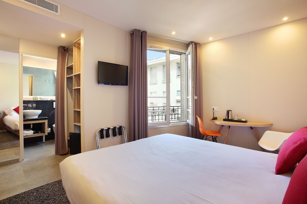 Room at Hotel Auguste, PARIS