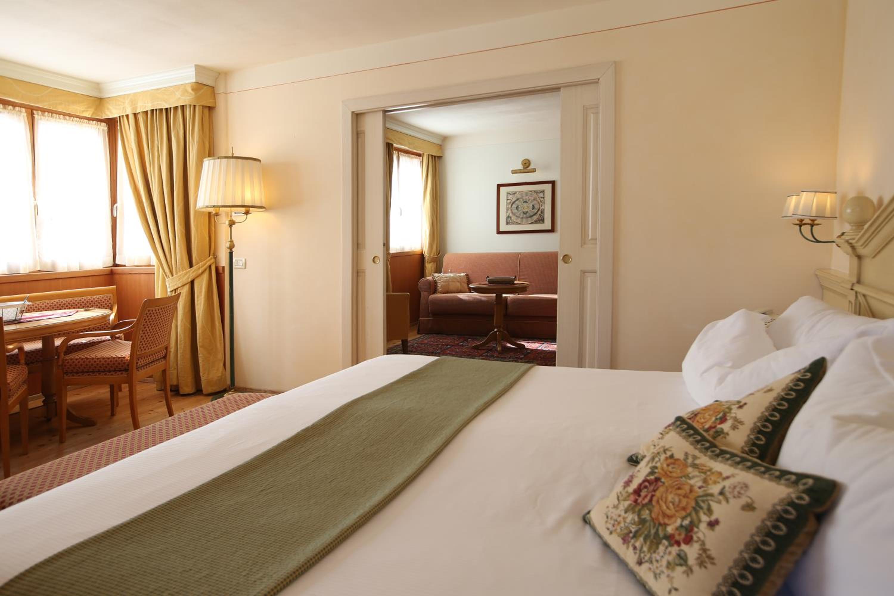 DELUXE, SUITE