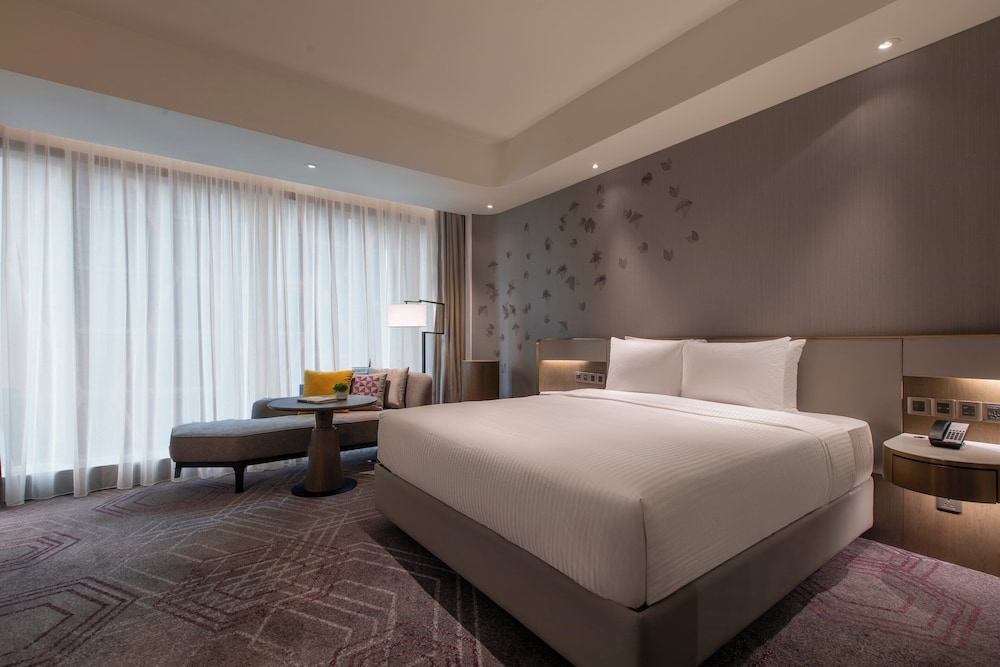 غرفة بريميوم بسرير كينج مع دخول صالة النادي، Crowne Plaza Kuala Lumpur City Centre 4/6