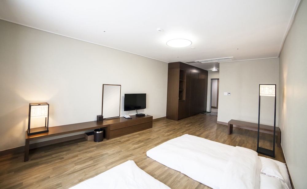 Dongwon Royal Country Club & Resort 34/71