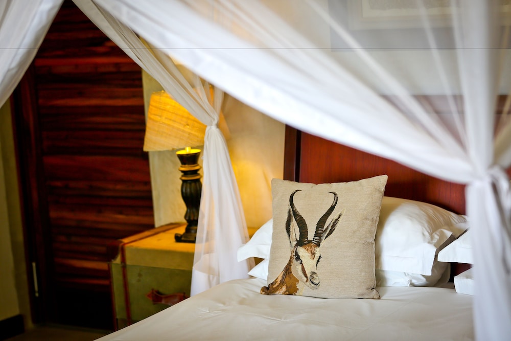 Otjiwa Lodge Namibia 20/50