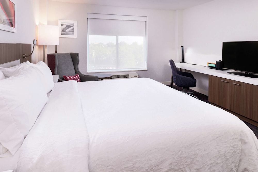 ROOM, KING BED