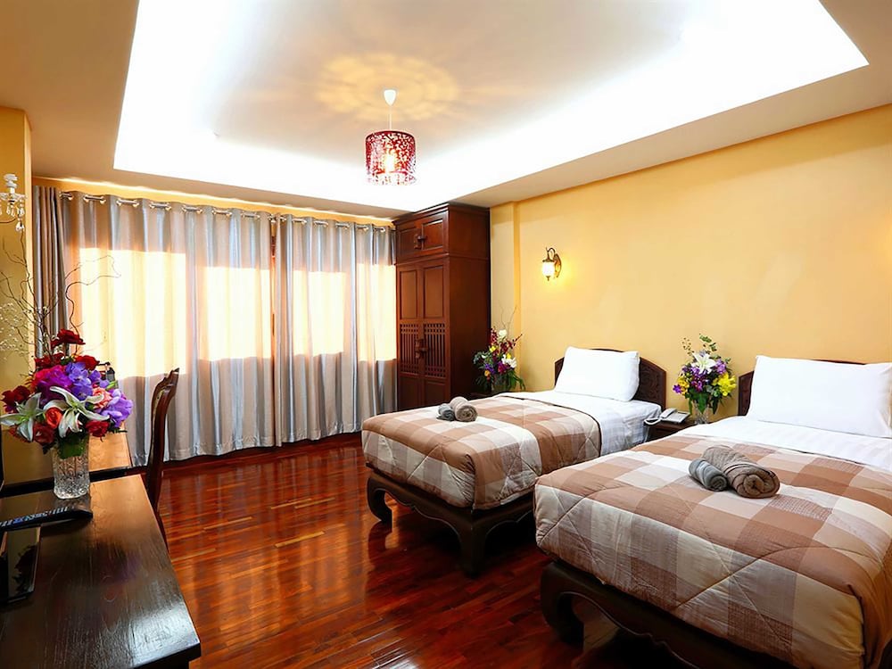 At Chiang Mai Hotel 20/50