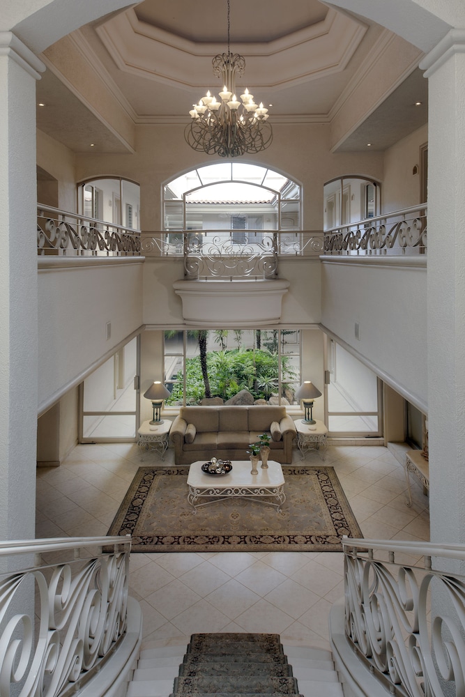 HOTEL AND SUITES QUINTA MAGNA 22/34
