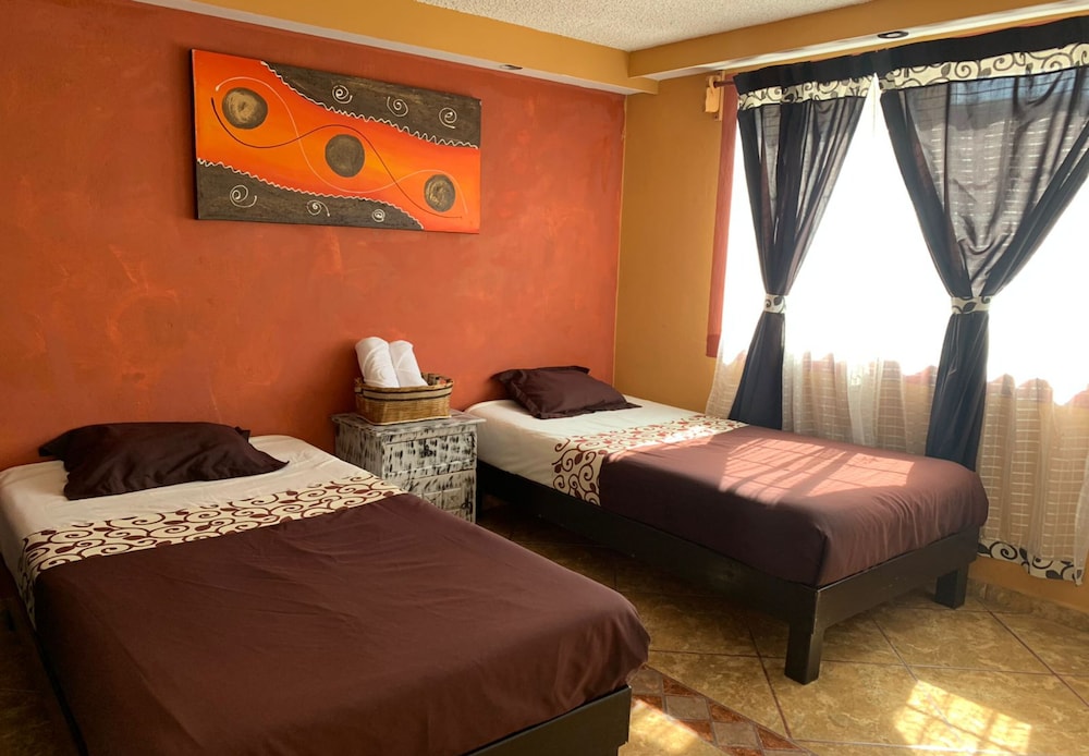 Hotel & Suites Cerro Rojo 16/68