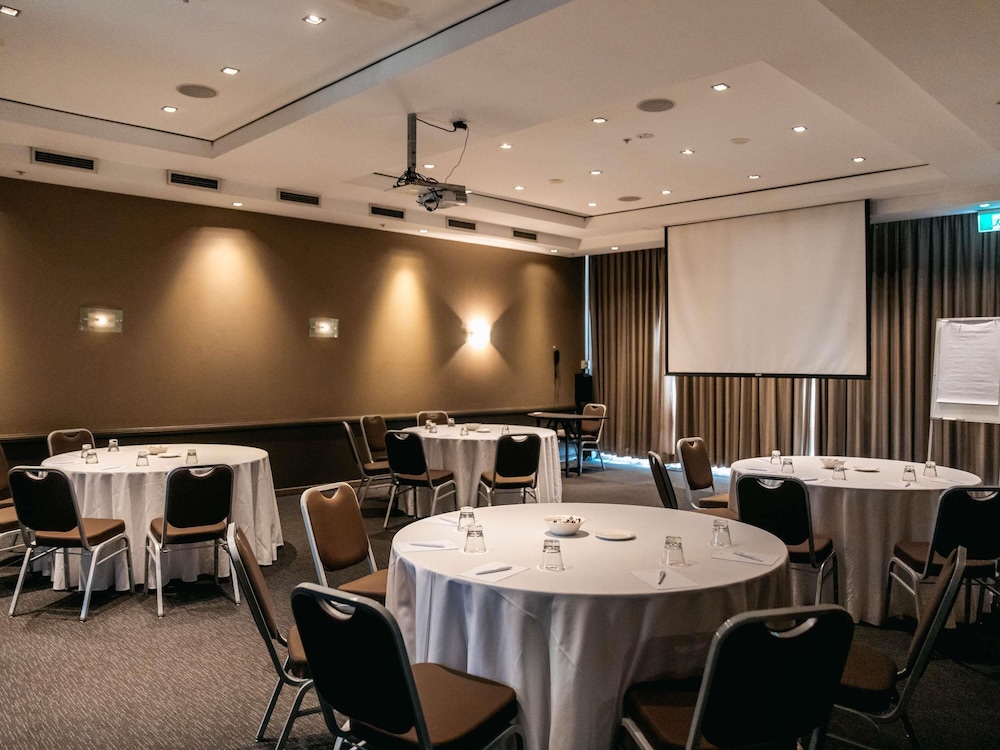 Mercure Sydney Parramatta 40/50