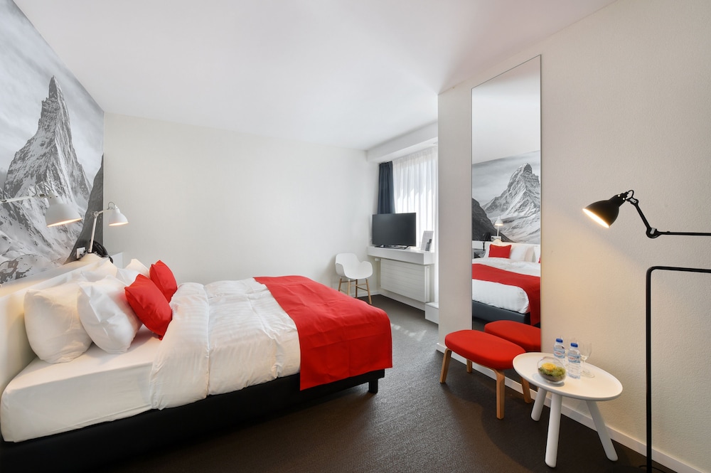 Home Swiss Hotel 38/64