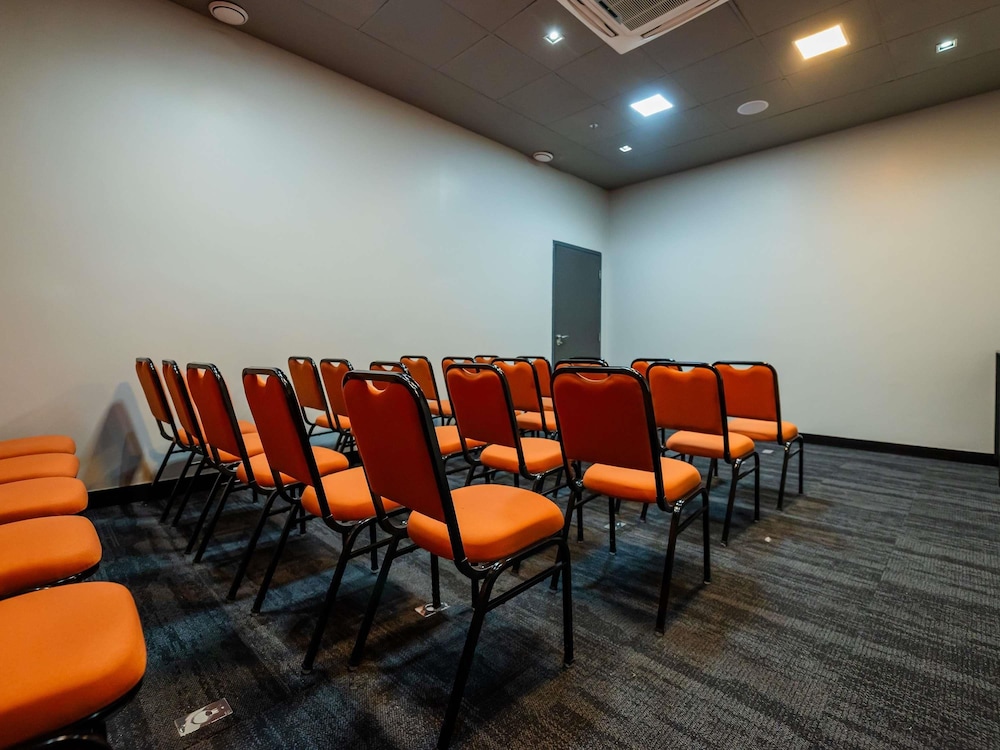 Ibis Porto Alegre Assis Brasil 69/74