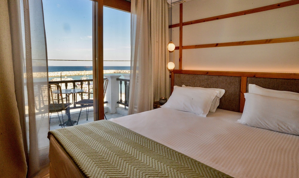 DELUXE, SEA VIEW
