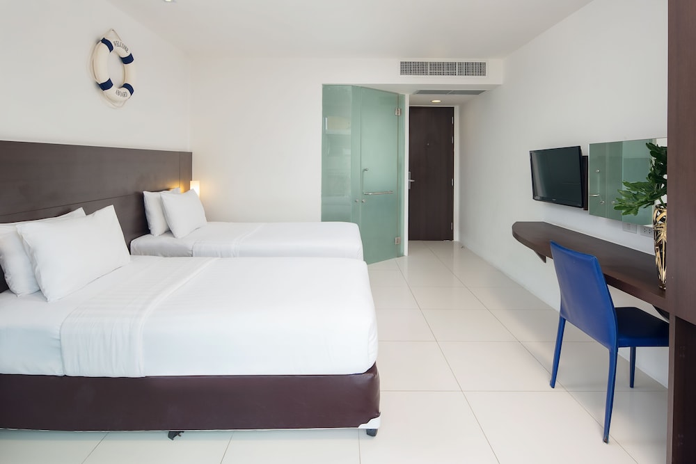 Rodina Beach Hotel 62/74