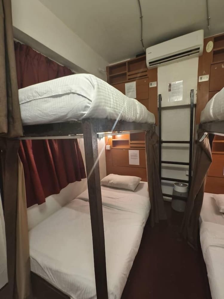 MIXED DORM, 4 BEDS