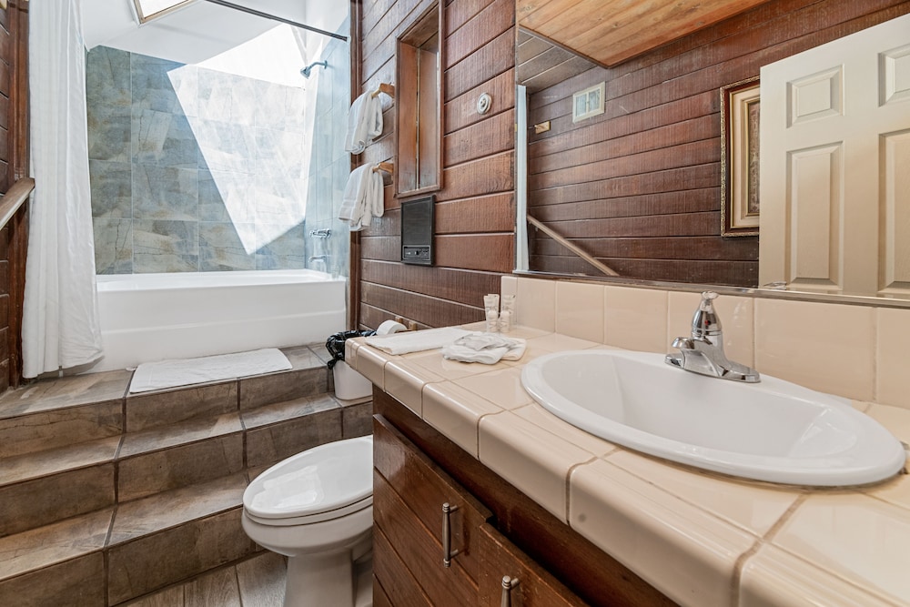 Big Bear Lakefront Lodge 50/50