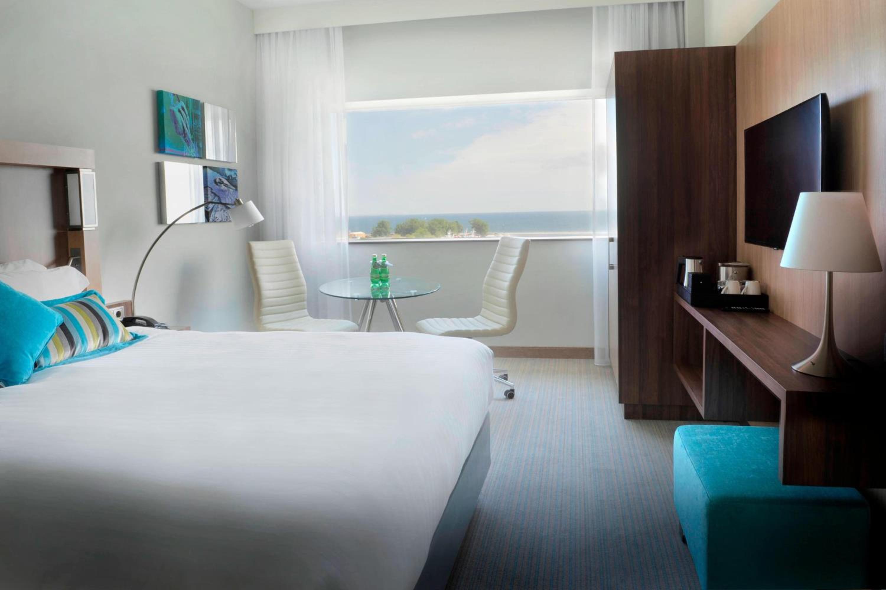 Guest Room, King Bed, Sea View