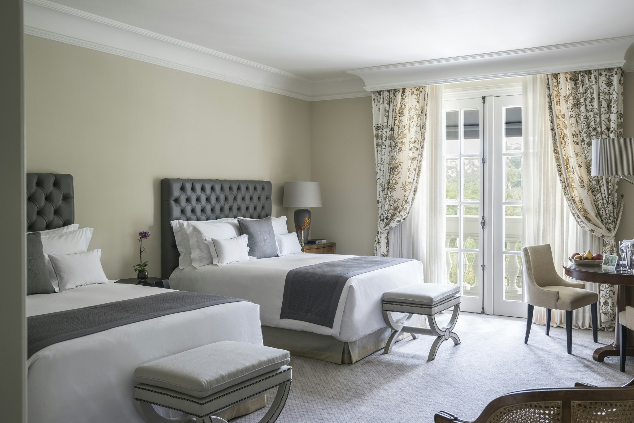 DELUXE, 2 DOUBLE BEDS