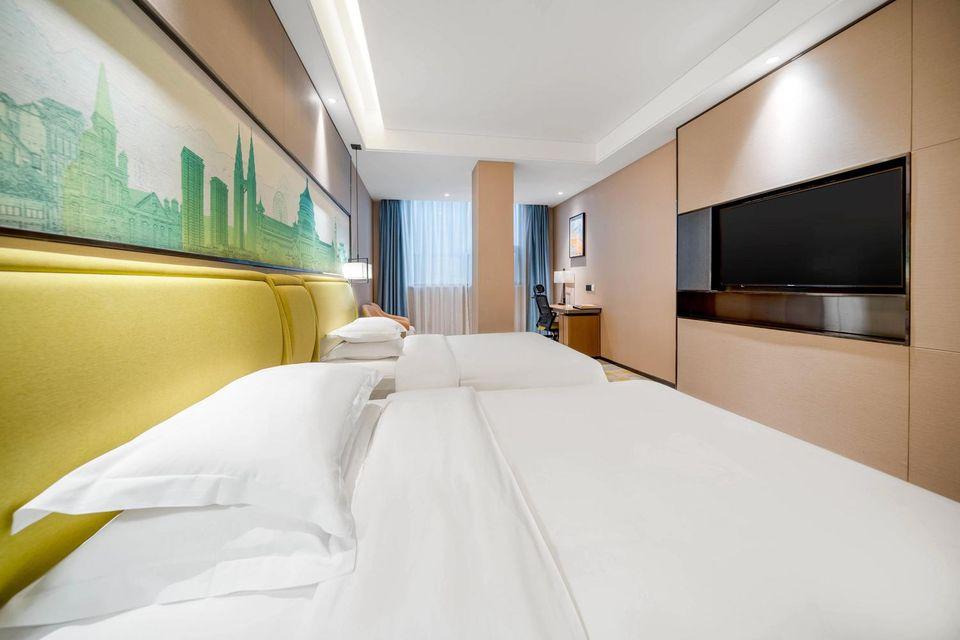 ROOM, 2 BEDS