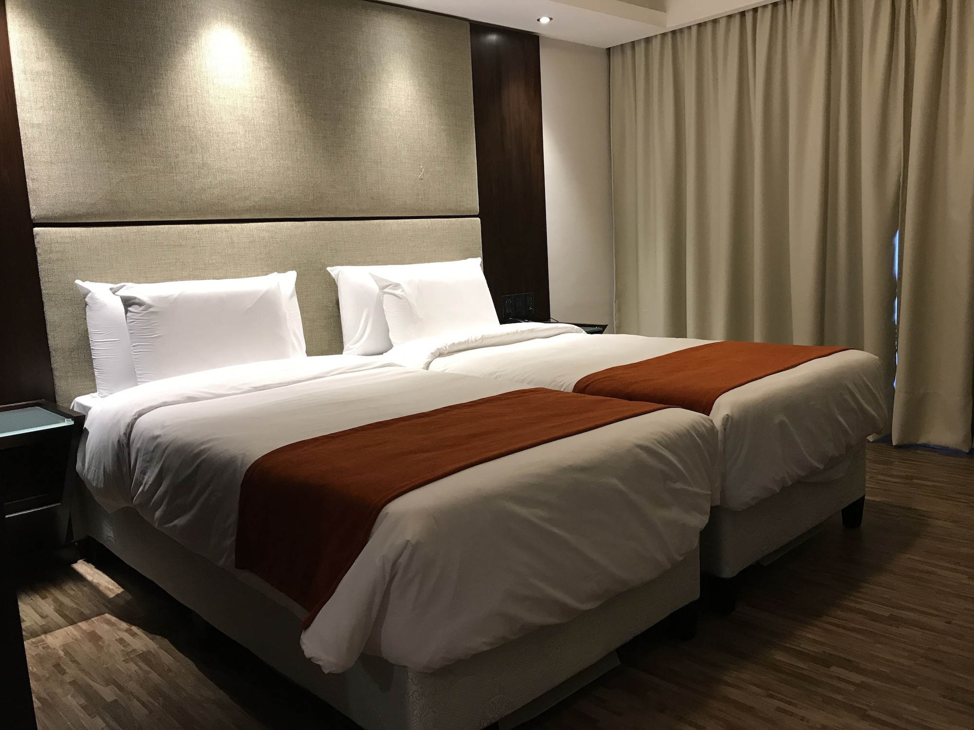 CLASSIC, TWIN BEDS