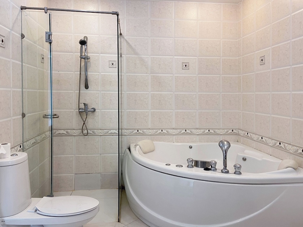 Capital O 631 Blooming Hill Boutique Suites 50/50