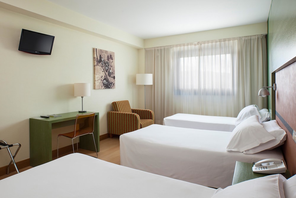 ROOM, TRIPLE