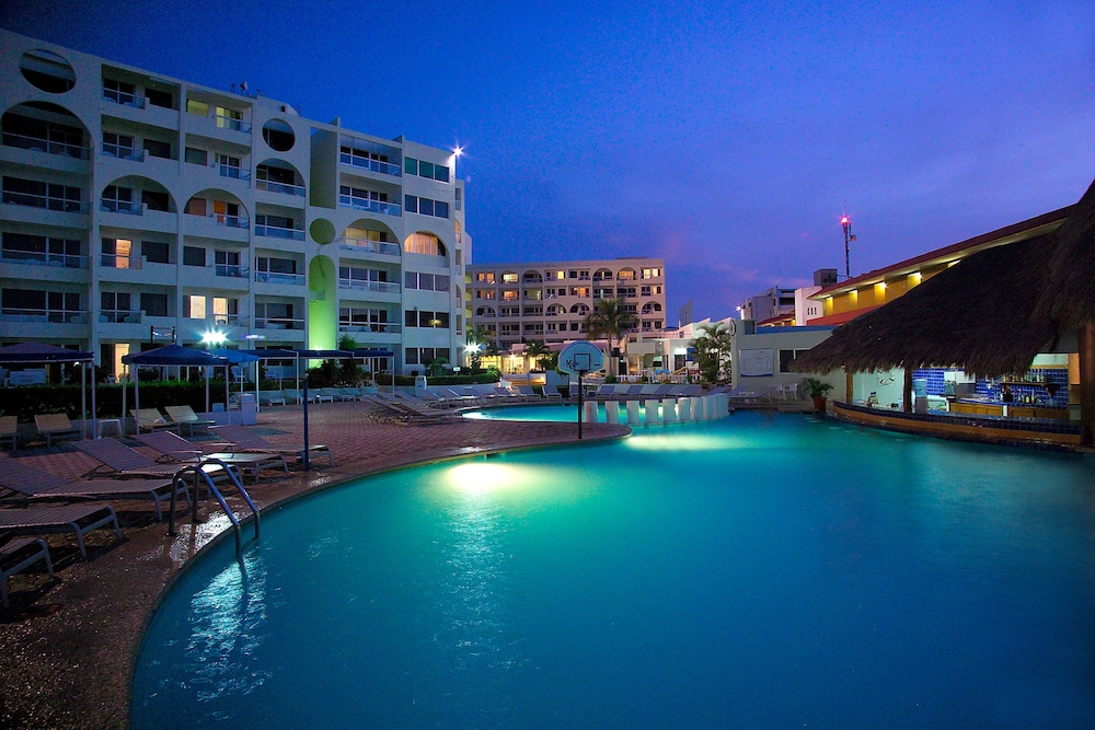 Aquamarina Beach Hotel Cancun 61/63