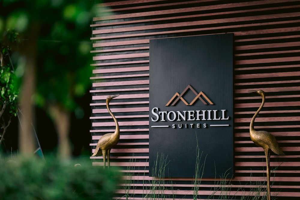 Stonehill Suites 42/65
