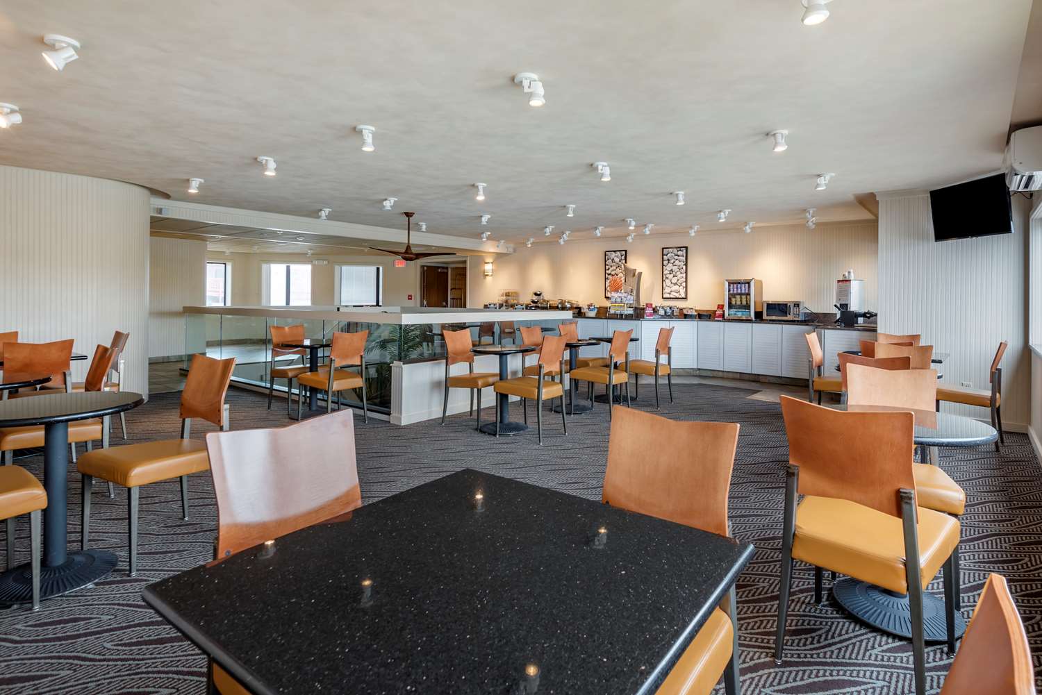 Best Western Plus Oswego Hotel And Conference Center 15/24