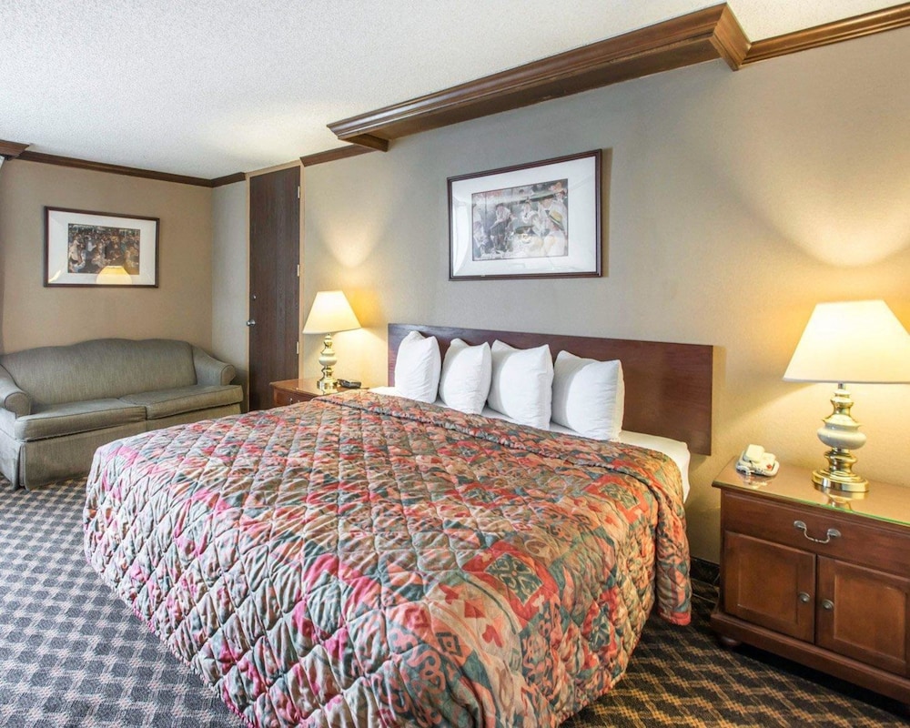 The Boulder Broker (ex. Rodeway Inn and Suites The Broker) 14/42