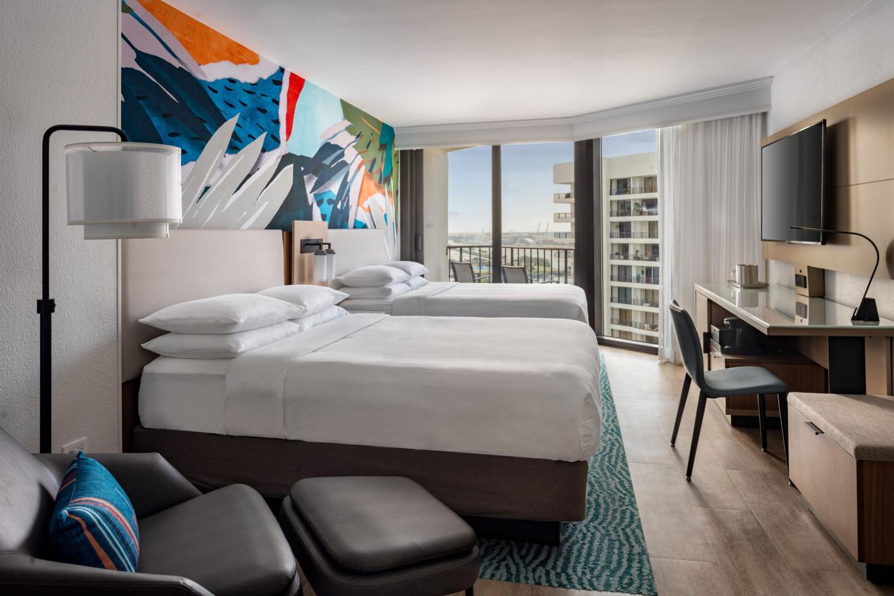 Room, 2 Queen Beds, Bay View, Bathtub, Accessible