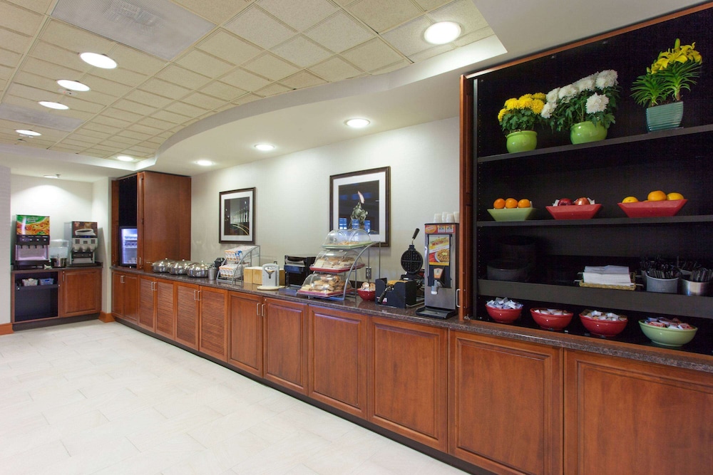 Wingate by Wyndham Chantilly / Dulles Airport 8/48