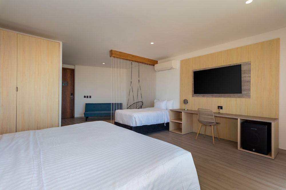 Sea Avenue Hotel 8/47