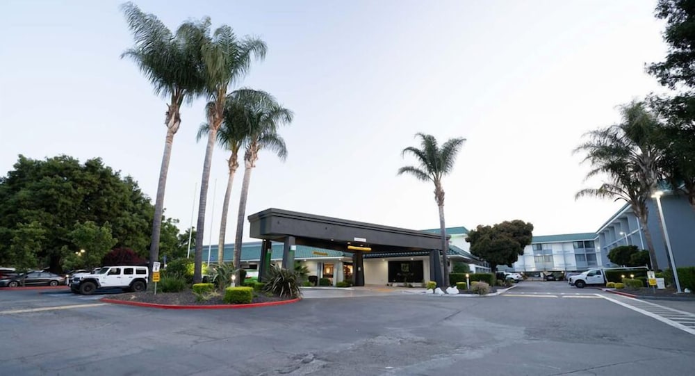 Holiday Inn Dublin Pleasanton 61/70