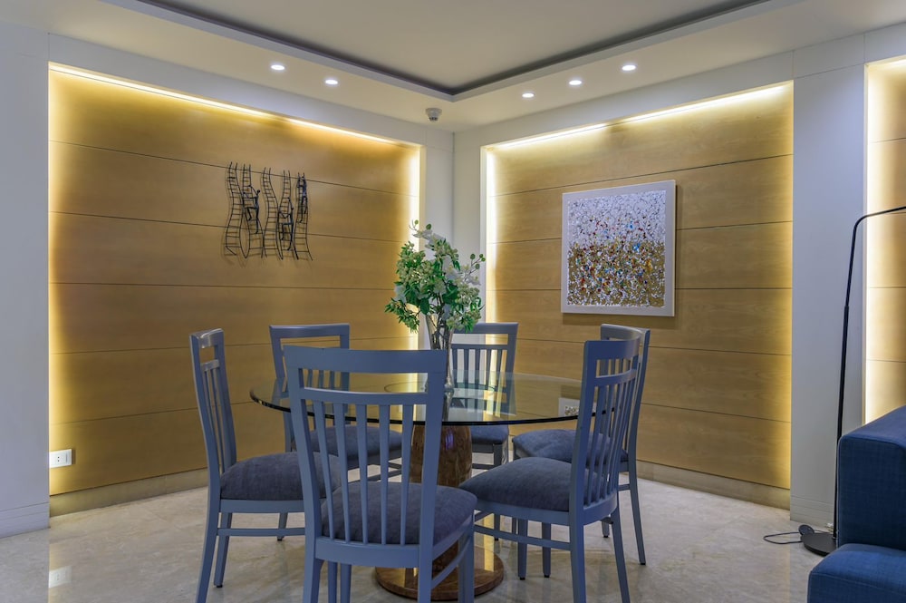 Lahoya Suites 34/50