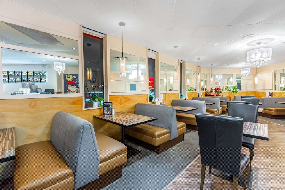 Ramada By Wyndham Coquitlam 41/56