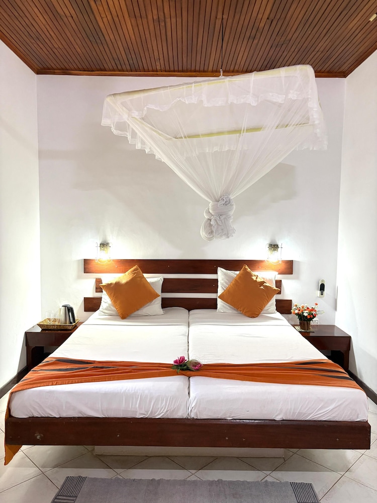 DELUXE, DOUBLE BED