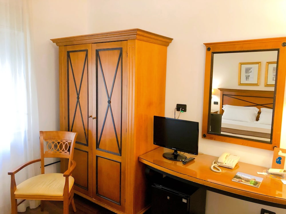 Florio Opera Hotel 48/65