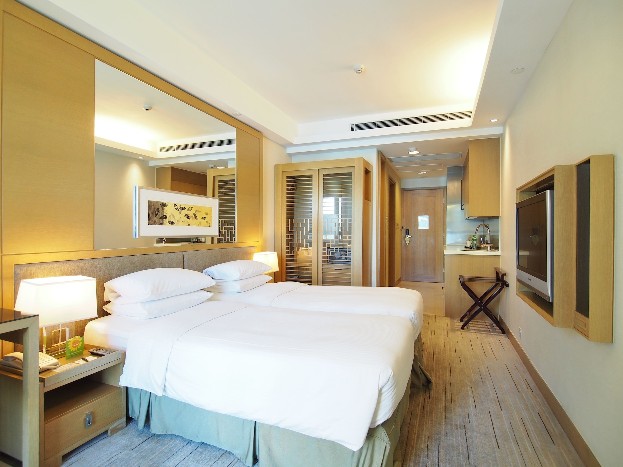 غرفة بسريرين منفصلين بإطلالة على الجبل، Royal View Hotel 2/7