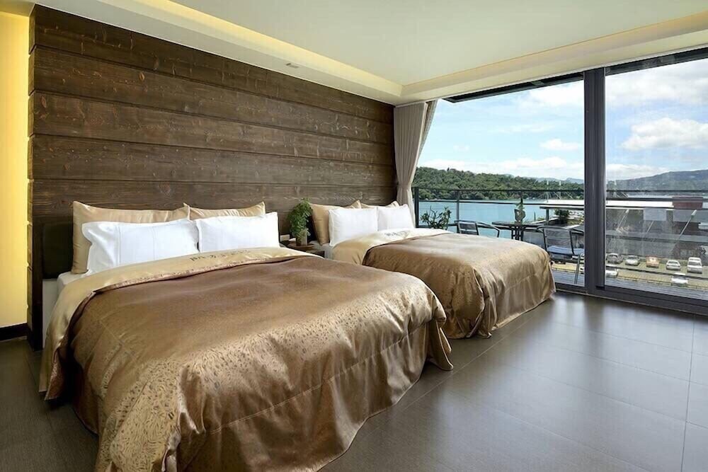 Lake View Hotel 19/47