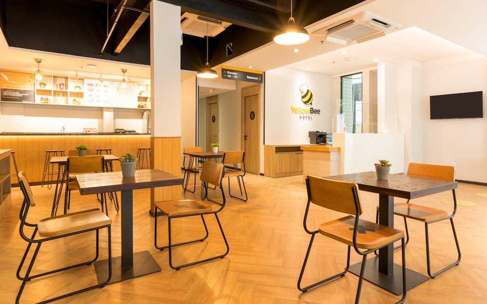 Yellow Bee Tanah Abang Jakarta 50/56
