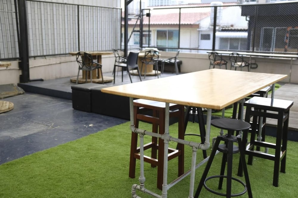 Jellybean the Blocks Hostel Sukhumvit 10 48/63