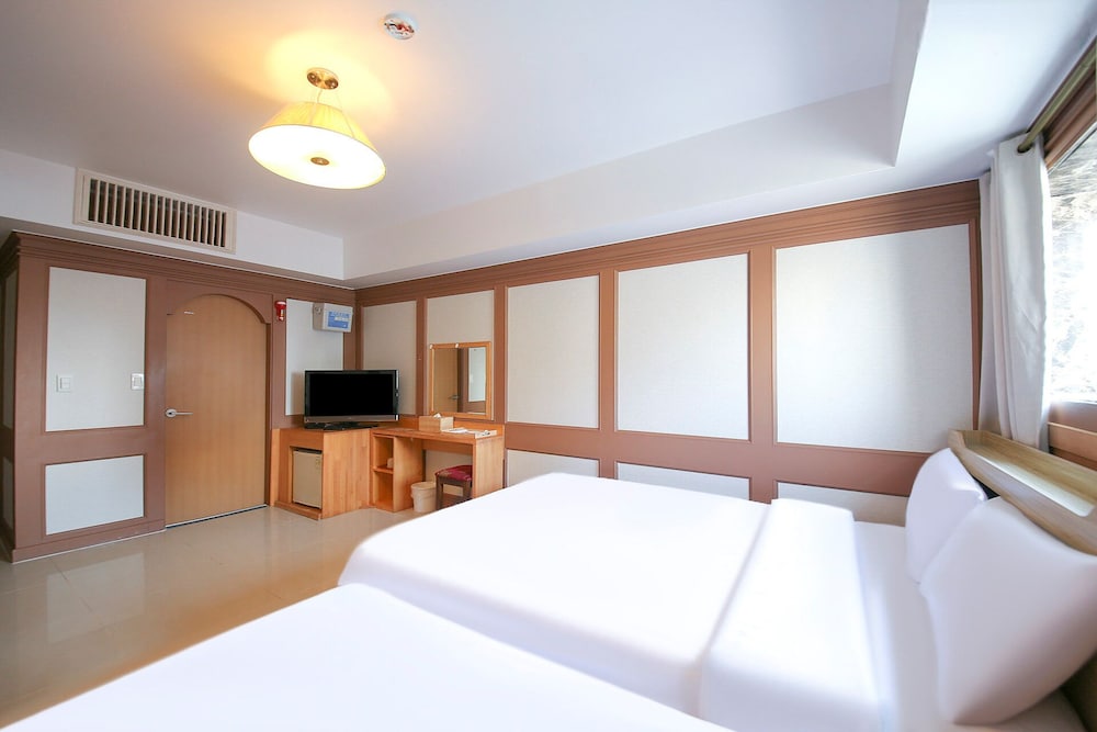 DELUXE, TWIN BEDS