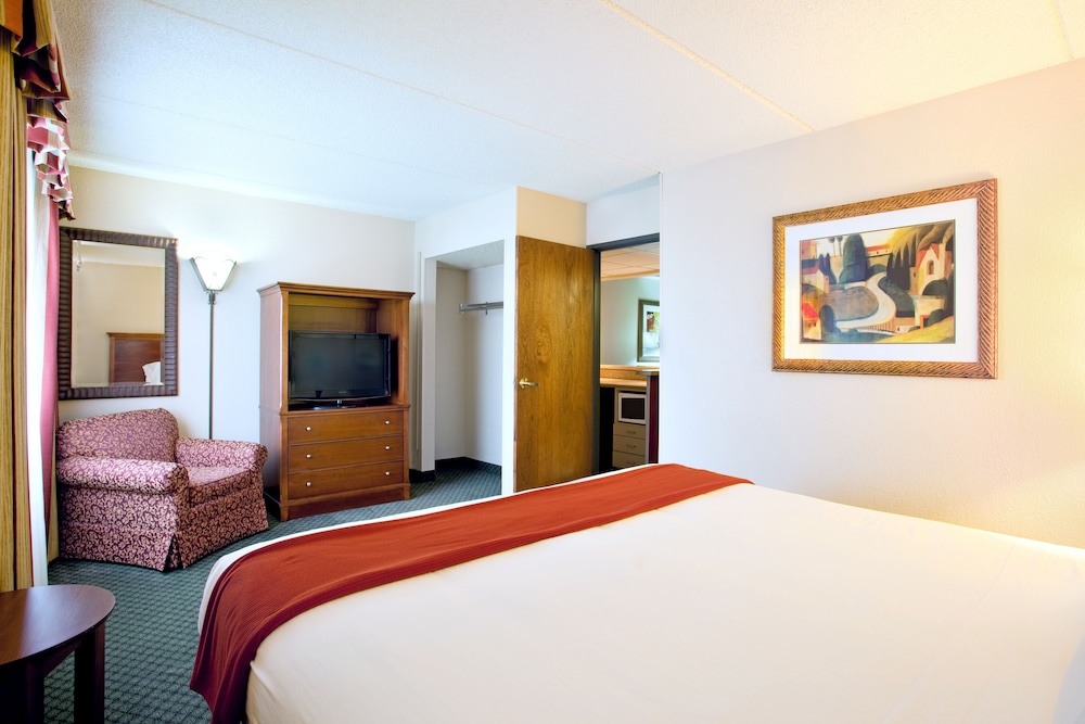 Holiday Inn Express Milwaukee West Medical Center 18/59