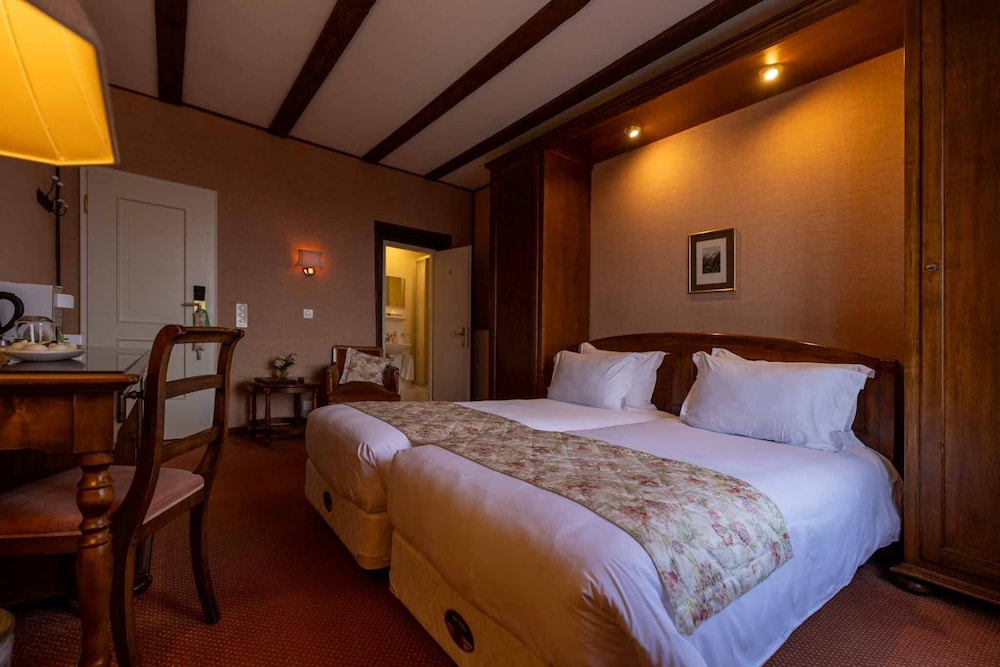 Classic, Twin Beds, Valley View, Balcony