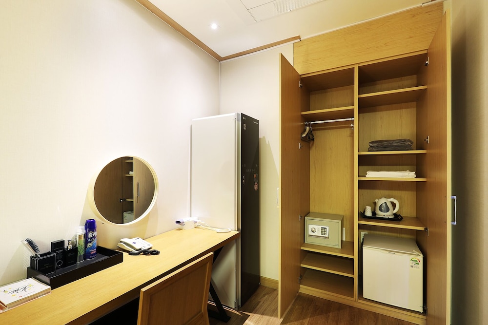 Hotel Food & Tour 50/50