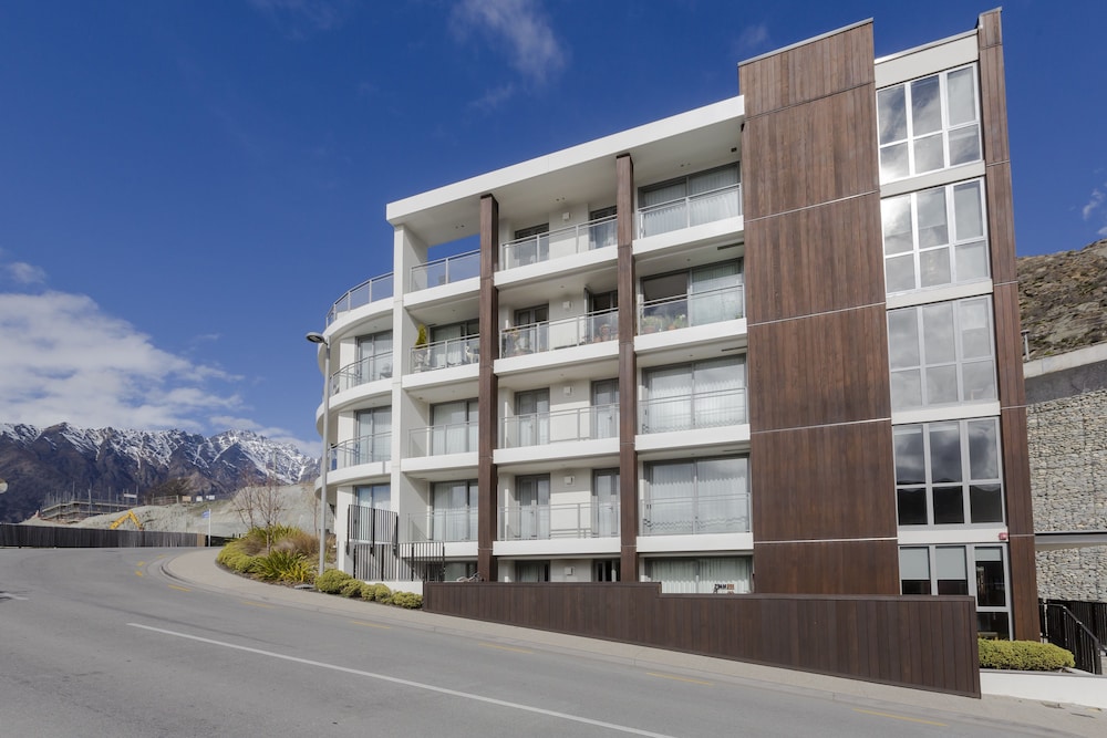 QUEENSTOWN VILLAGE APARTMENTS 4/54