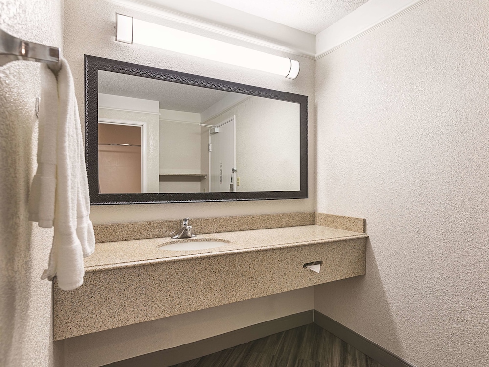 La Quinta Inn San Marcos 12/42