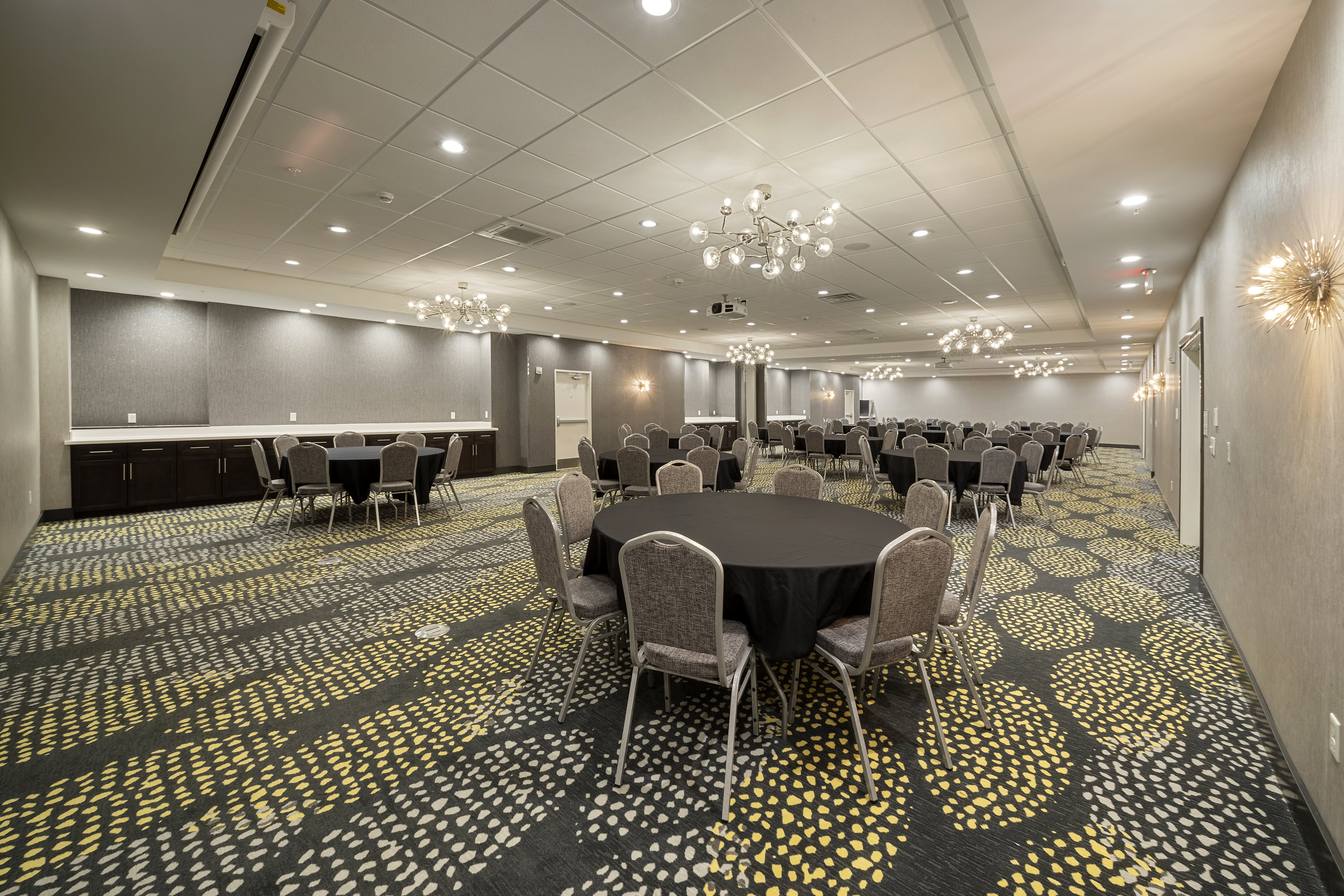 Holiday Inn Hotel Suites Decatur 63/69