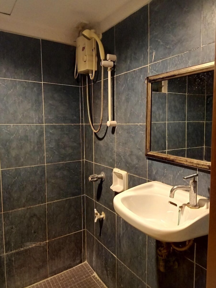 MB s Garden Inn 49/54