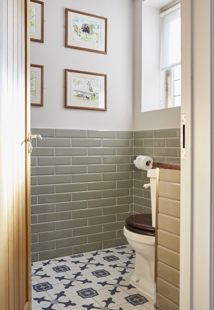 Superior, Suite, King Bed, River View, The Old New Inn 5/5